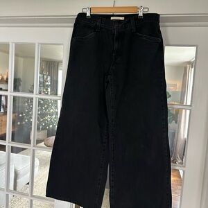Like new size 30 Levi’s 94 baggy wide leg jeans